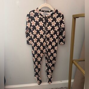 COZYS x Danielle Eilers Charcoal Daisies Footie